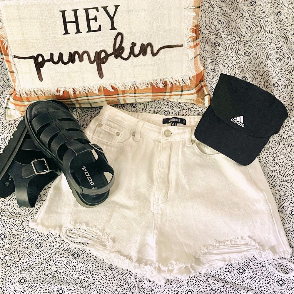 Missguided Denim White High Waisted Distressed Shorts-Size: 6